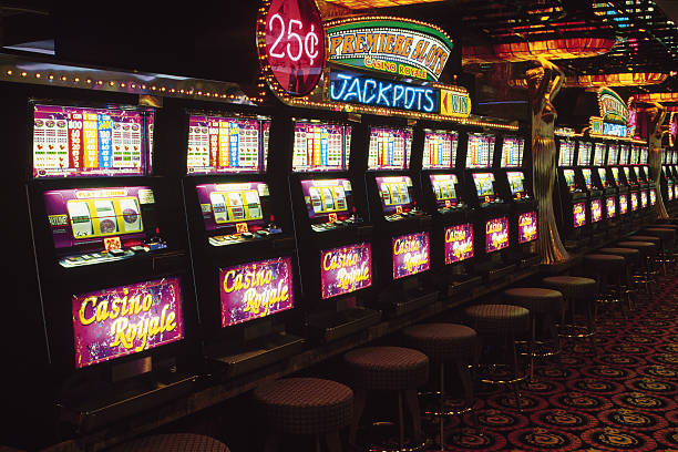 naga26 multilingual live dealer at Dream Catcher table